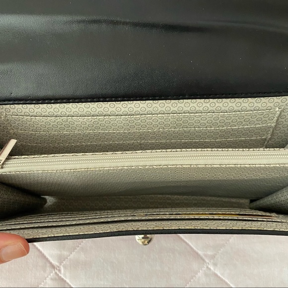 Catherine Malandrino Black Floral Appliqué Crossbody & Clutch - Picture 5 of 12